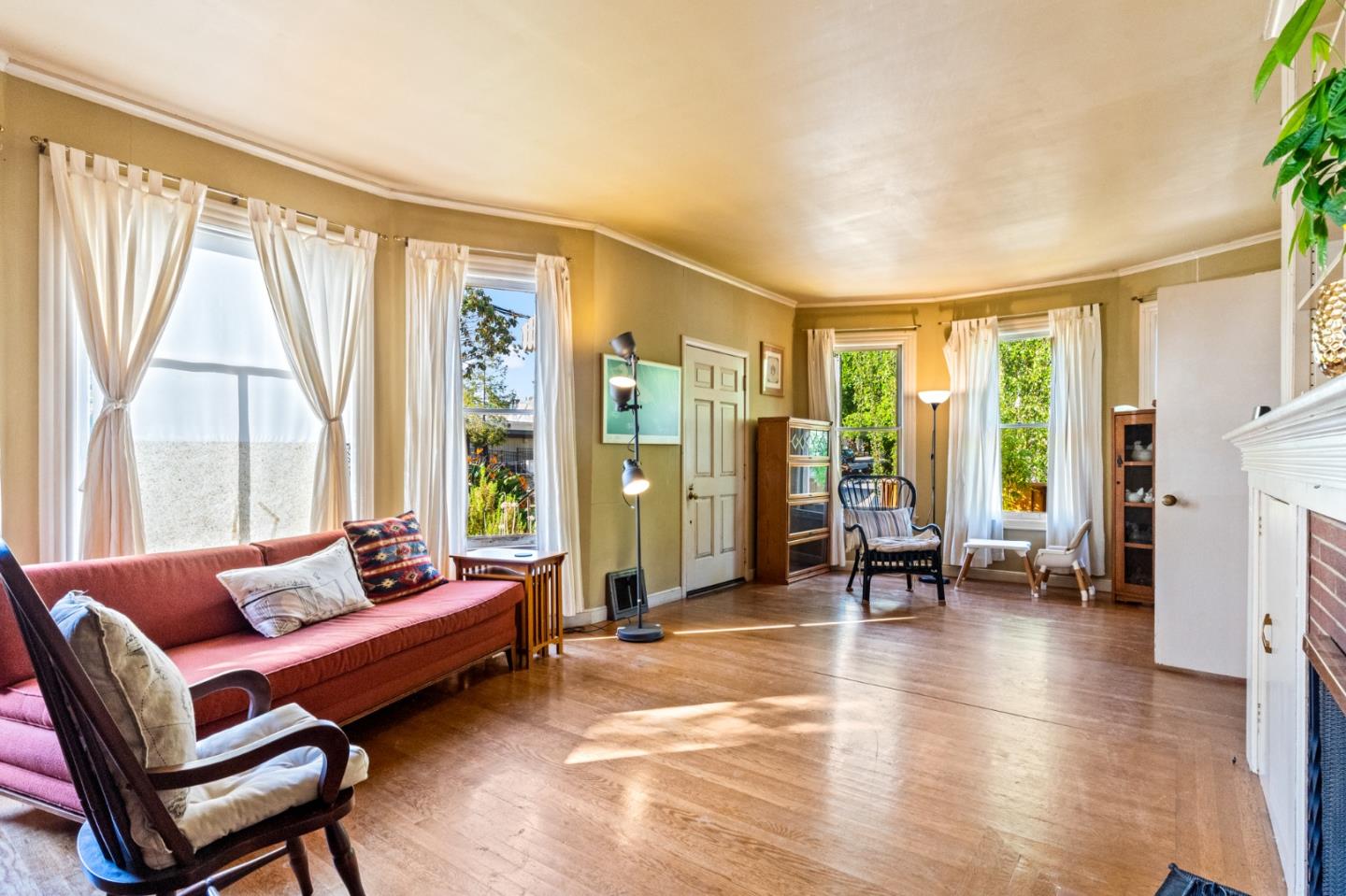 Detail Gallery Image 8 of 54 For 344 Barneson Ave, San Mateo,  CA 94402 - 4 Beds | 2 Baths