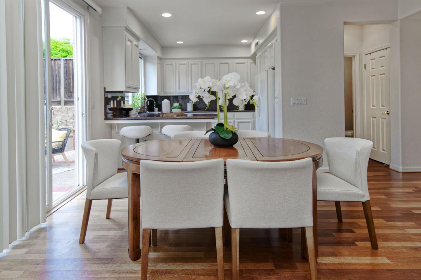 Detail Gallery Image 11 of 47 For 1687 via Cortina, San Jose,  CA 95120 - 4 Beds | 2/1 Baths