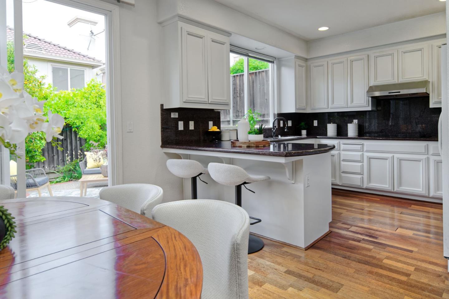 Detail Gallery Image 12 of 47 For 1687 via Cortina, San Jose,  CA 95120 - 4 Beds | 2/1 Baths