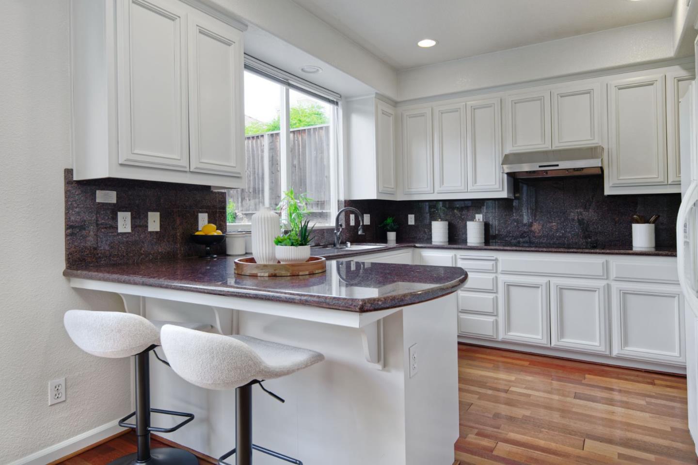 Detail Gallery Image 13 of 47 For 1687 via Cortina, San Jose,  CA 95120 - 4 Beds | 2/1 Baths