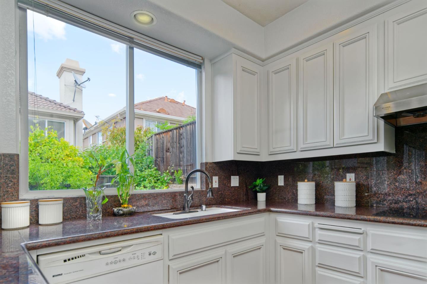 Detail Gallery Image 14 of 47 For 1687 via Cortina, San Jose,  CA 95120 - 4 Beds | 2/1 Baths