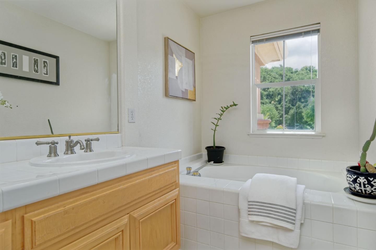 Detail Gallery Image 24 of 47 For 1687 via Cortina, San Jose,  CA 95120 - 4 Beds | 2/1 Baths