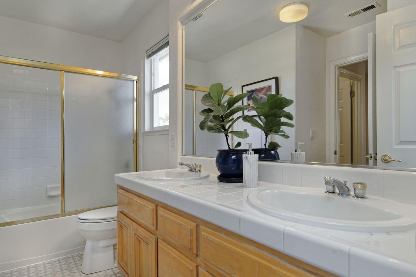 Detail Gallery Image 33 of 47 For 1687 via Cortina, San Jose,  CA 95120 - 4 Beds | 2/1 Baths