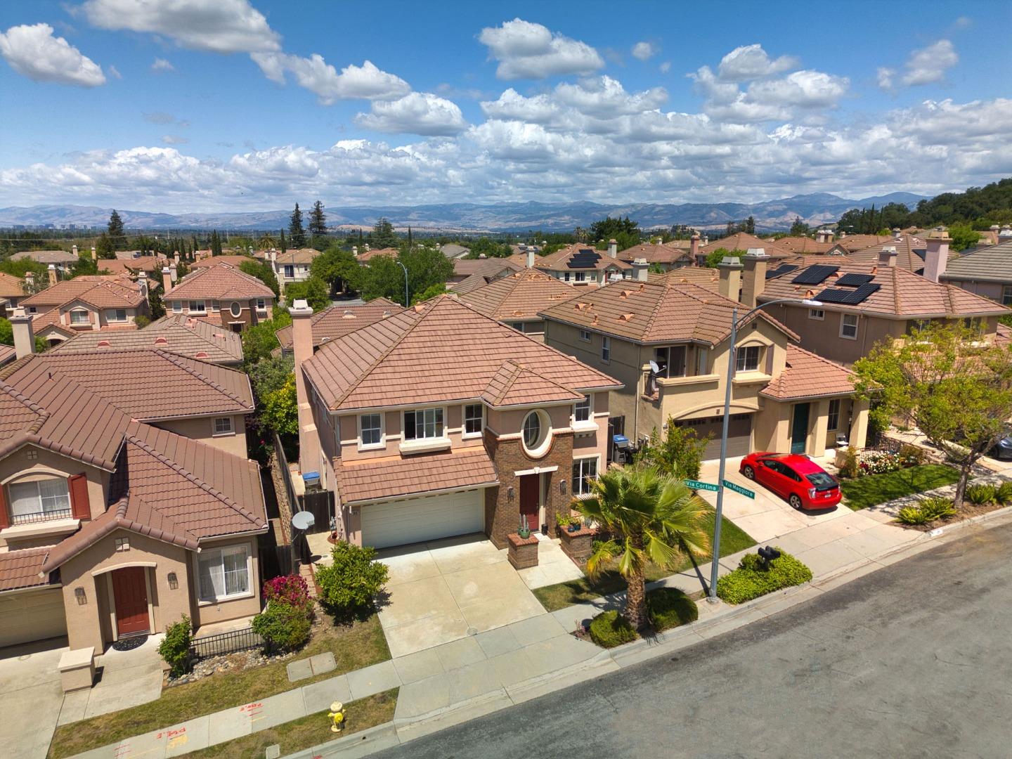 Detail Gallery Image 4 of 47 For 1687 via Cortina, San Jose,  CA 95120 - 4 Beds | 2/1 Baths