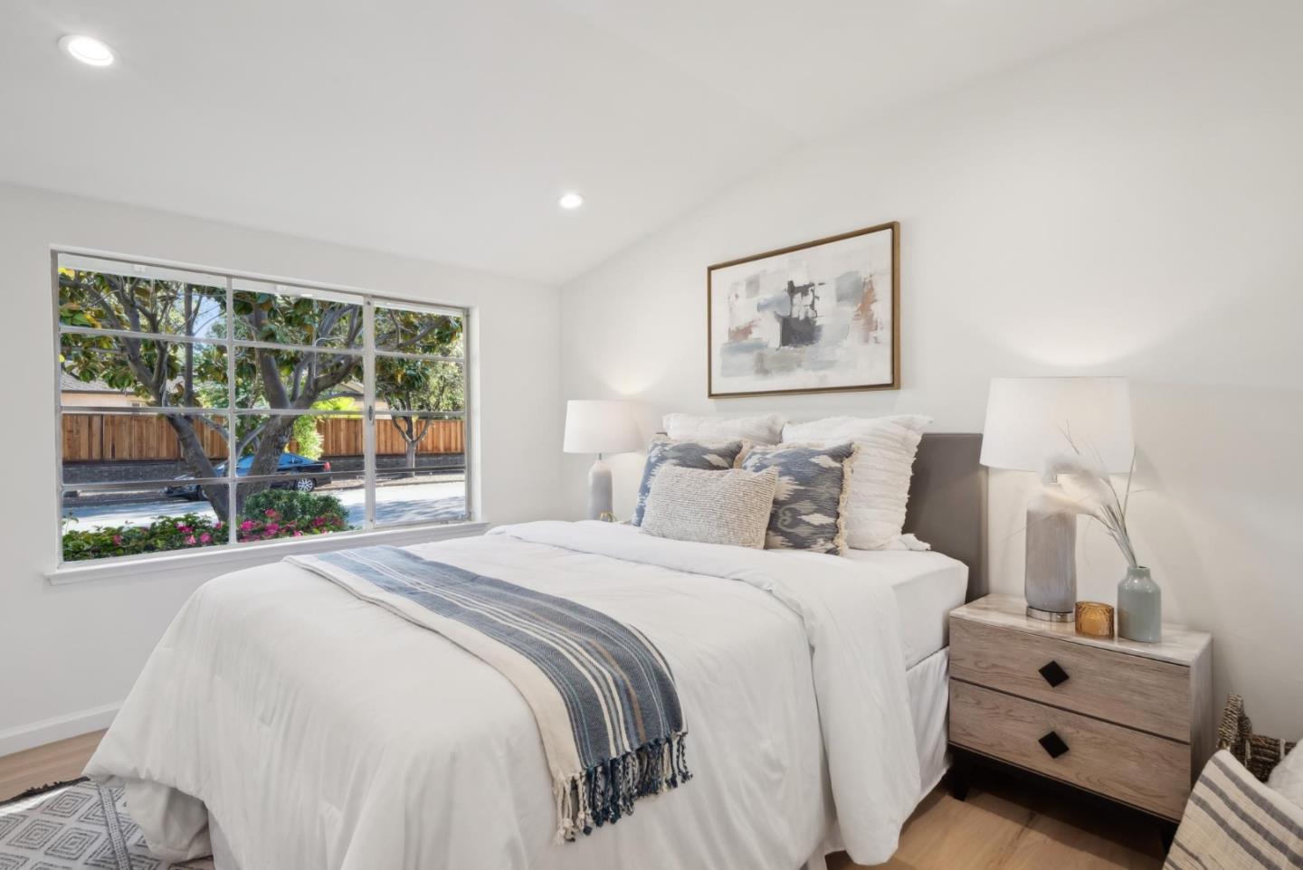Detail Gallery Image 11 of 39 For 6083 W Walbrook Dr, San Jose,  CA 95129 - 6 Beds | 2/1 Baths