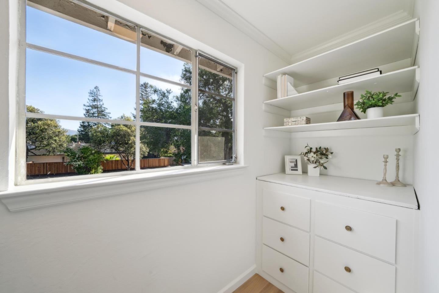 Detail Gallery Image 13 of 39 For 6083 W Walbrook Dr, San Jose,  CA 95129 - 6 Beds | 2/1 Baths
