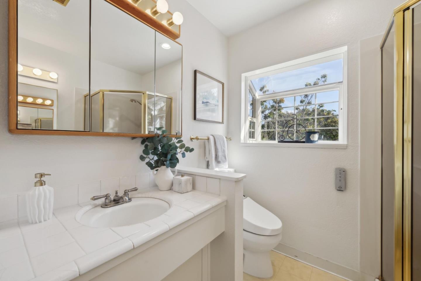 Detail Gallery Image 14 of 39 For 6083 W Walbrook Dr, San Jose,  CA 95129 - 6 Beds | 2/1 Baths