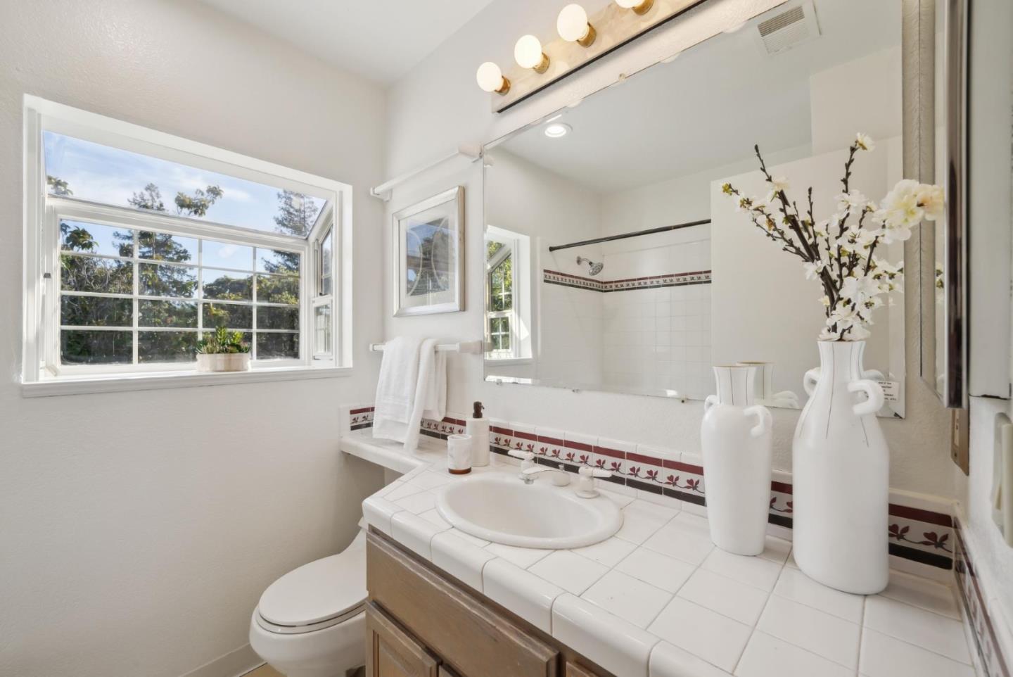 Detail Gallery Image 17 of 39 For 6083 W Walbrook Dr, San Jose,  CA 95129 - 6 Beds | 2/1 Baths
