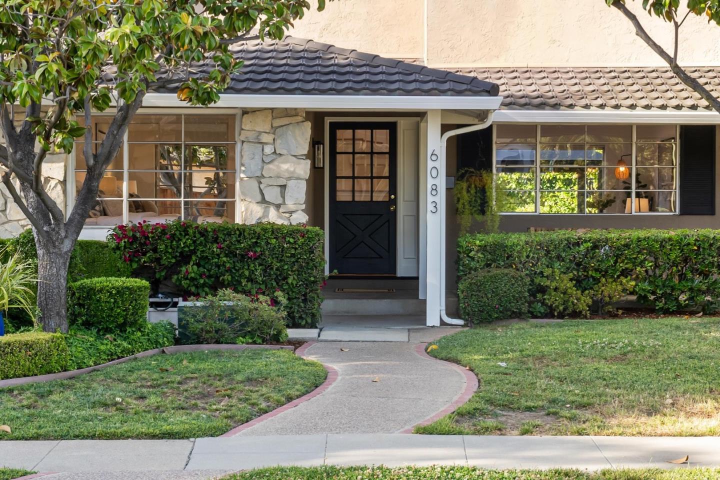 Detail Gallery Image 2 of 39 For 6083 W Walbrook Dr, San Jose,  CA 95129 - 6 Beds | 2/1 Baths