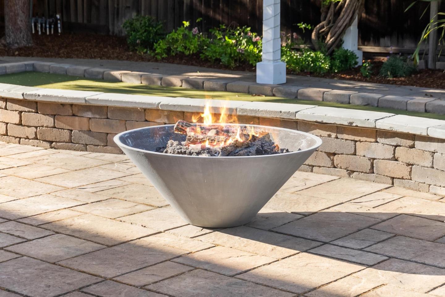 Detail Gallery Image 21 of 39 For 6083 W Walbrook Dr, San Jose,  CA 95129 - 6 Beds | 2/1 Baths