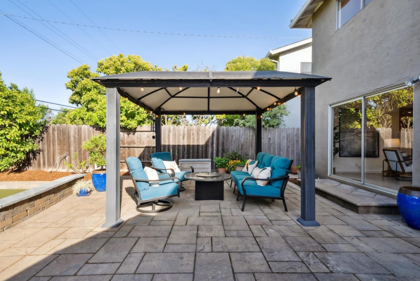 Detail Gallery Image 24 of 39 For 6083 W Walbrook Dr, San Jose,  CA 95129 - 6 Beds | 2/1 Baths