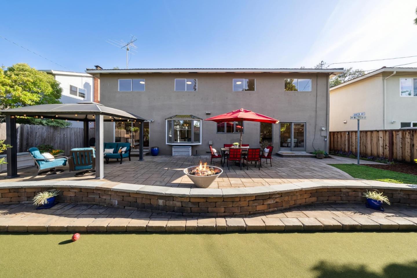 Detail Gallery Image 27 of 39 For 6083 W Walbrook Dr, San Jose,  CA 95129 - 6 Beds | 2/1 Baths