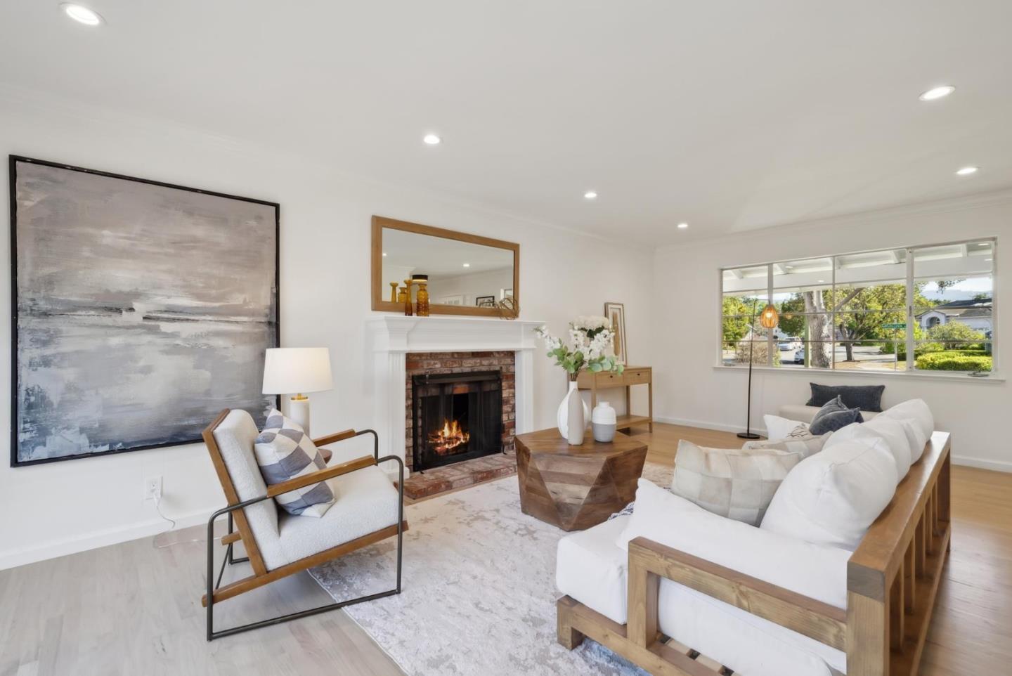 Detail Gallery Image 3 of 39 For 6083 W Walbrook Dr, San Jose,  CA 95129 - 6 Beds | 2/1 Baths