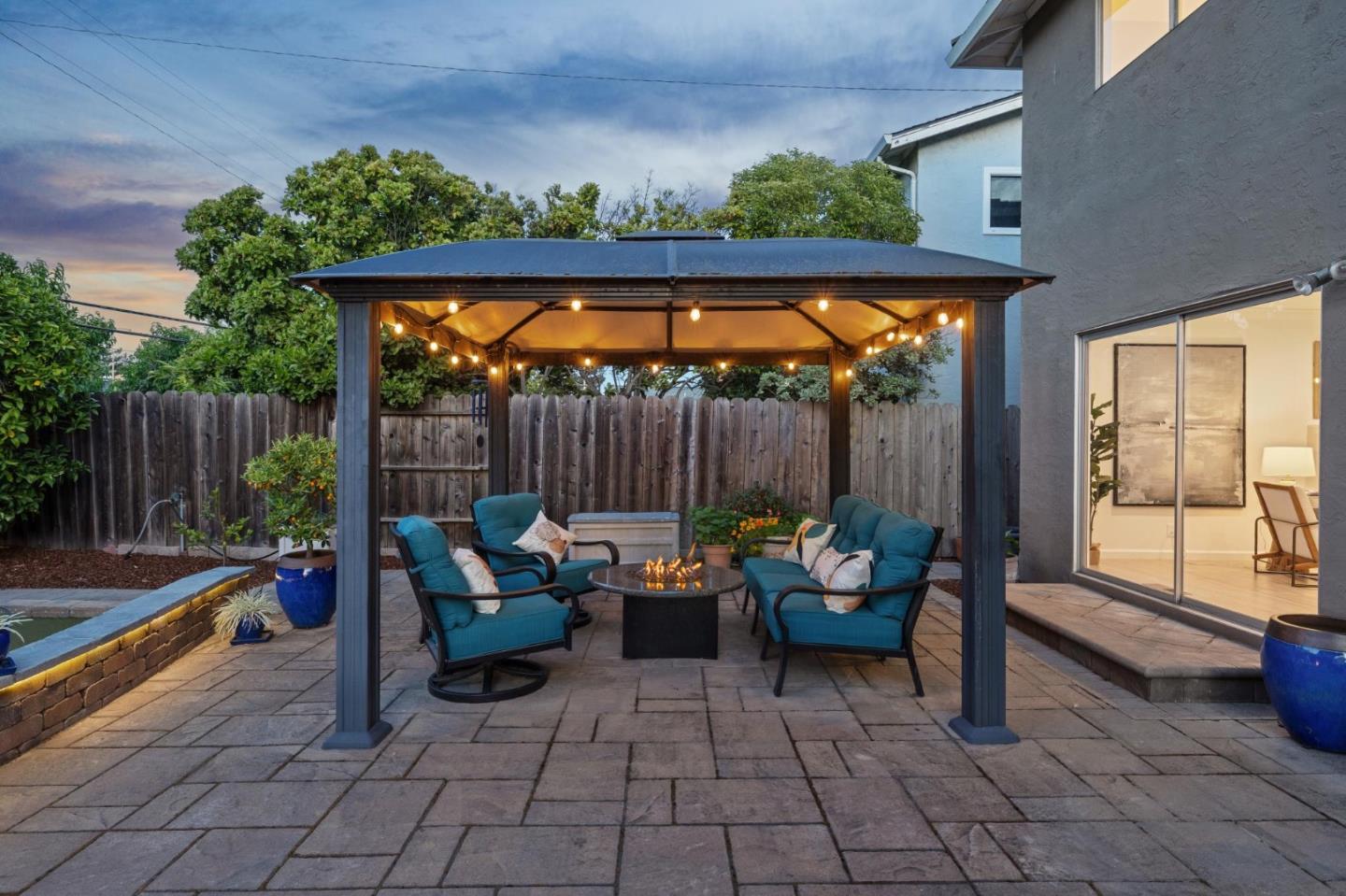 Detail Gallery Image 33 of 39 For 6083 W Walbrook Dr, San Jose,  CA 95129 - 6 Beds | 2/1 Baths
