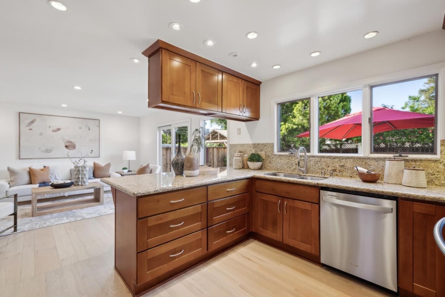 Detail Gallery Image 6 of 39 For 6083 W Walbrook Dr, San Jose,  CA 95129 - 6 Beds | 2/1 Baths