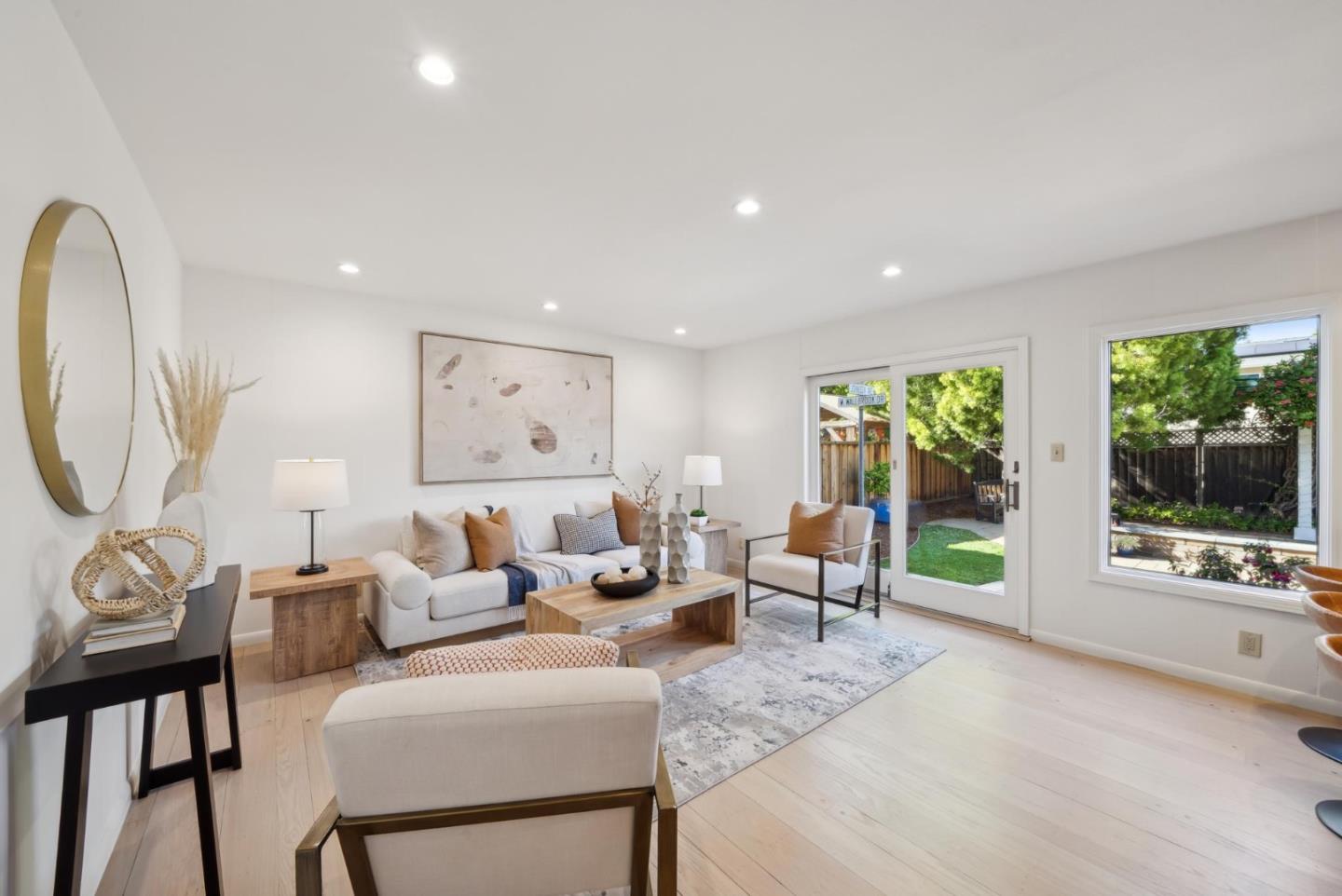 Detail Gallery Image 9 of 39 For 6083 W Walbrook Dr, San Jose,  CA 95129 - 6 Beds | 2/1 Baths