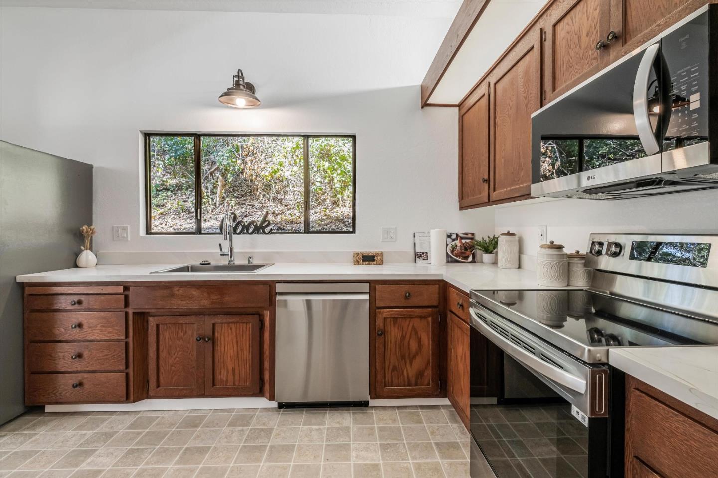 Detail Gallery Image 12 of 55 For 102 Robak Dr, La Selva Beach,  CA 95076 - 3 Beds | 2 Baths
