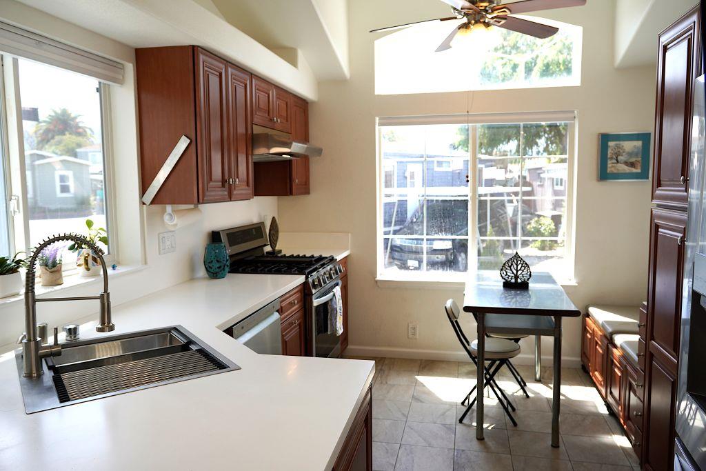 Detail Gallery Image 3 of 14 For 14685 Oka Rd #28,  Los Gatos,  CA 95032 - 3 Beds | 2 Baths