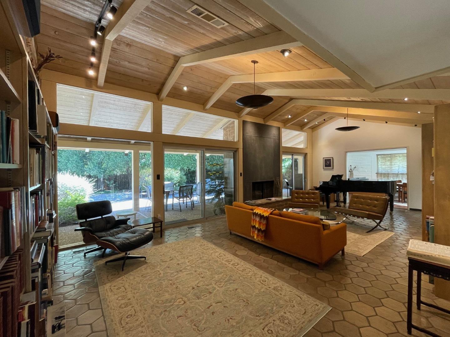 Detail Gallery Image 2 of 23 For 843 Sonoma Terrace, Stanford,  CA 94305 - 4 Beds | 2/1 Baths