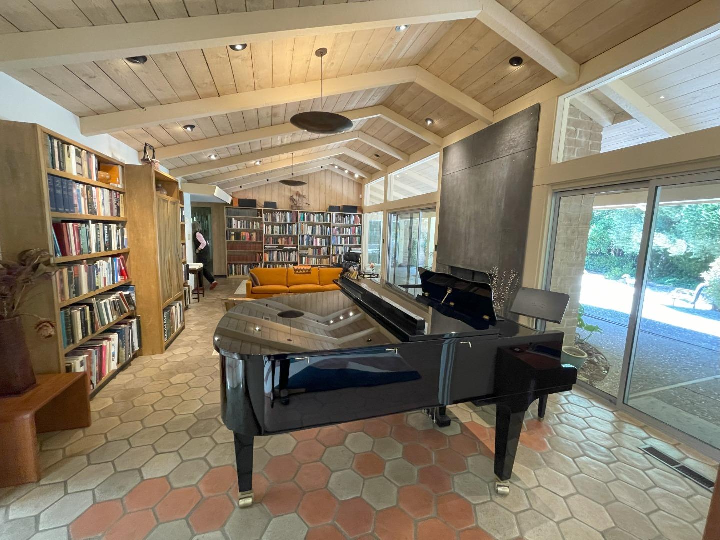 Detail Gallery Image 3 of 23 For 843 Sonoma Terrace, Stanford,  CA 94305 - 4 Beds | 2/1 Baths