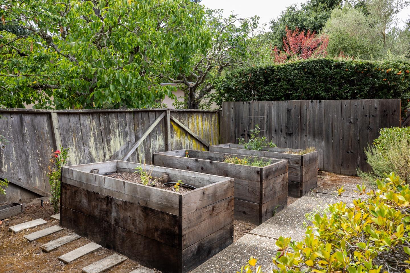 Detail Gallery Image 30 of 32 For 843 Sonoma Terrace, Stanford,  CA 94305 - 4 Beds | 2/1 Baths