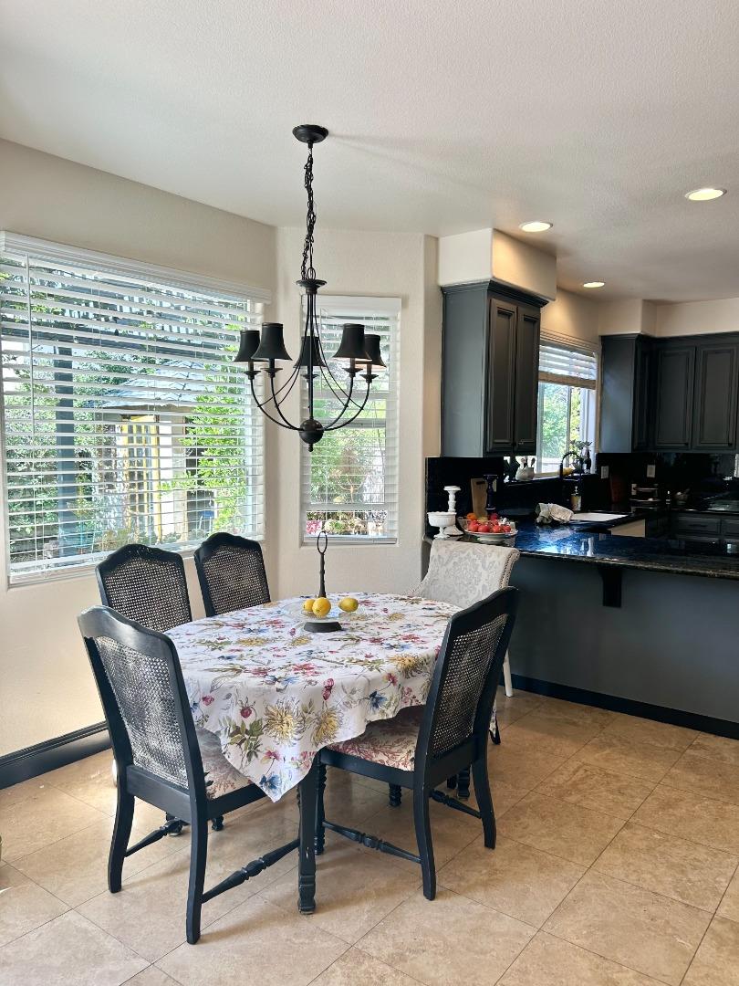 Detail Gallery Image 5 of 7 For 310 Bosque St, Gilroy,  CA 95020 - 4 Beds | 3/1 Baths