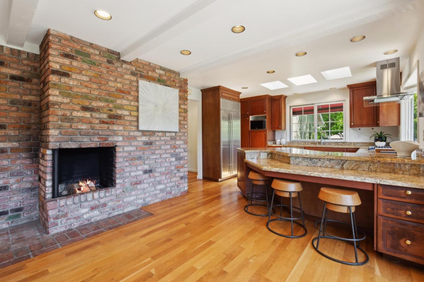 Detail Gallery Image 14 of 60 For 1412 Rainbow Dr, San Mateo,  CA 94402 - 3 Beds | 2/1 Baths