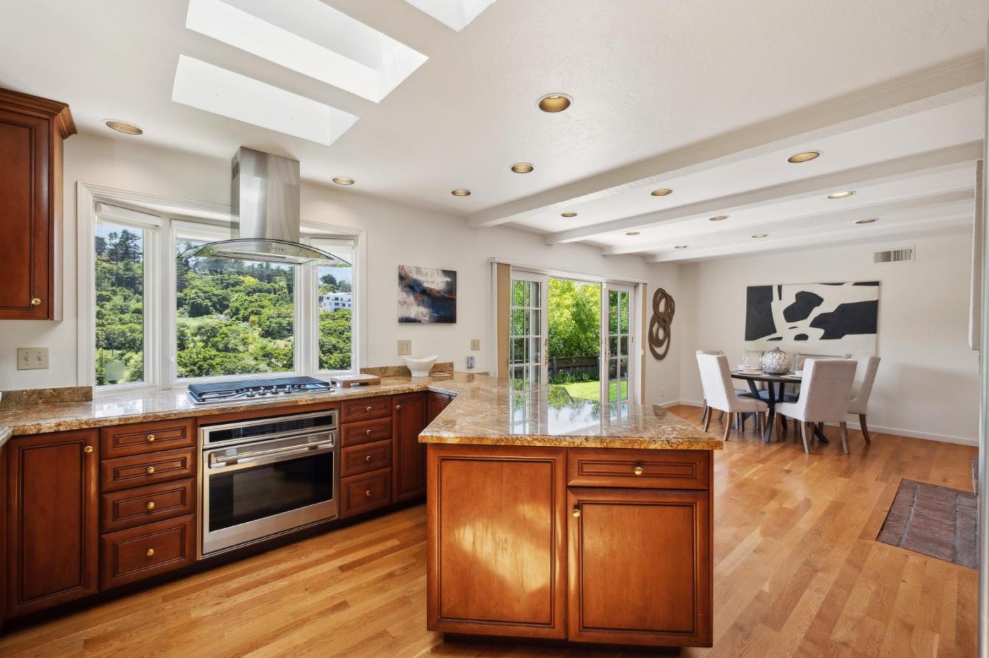 Detail Gallery Image 23 of 60 For 1412 Rainbow Dr, San Mateo,  CA 94402 - 3 Beds | 2/1 Baths