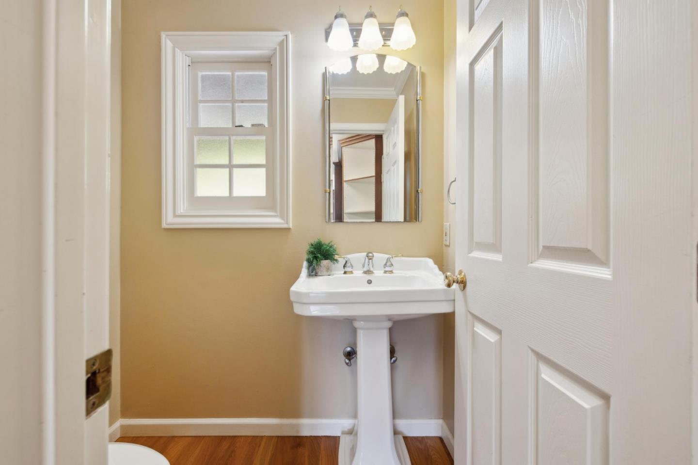 Detail Gallery Image 30 of 60 For 1412 Rainbow Dr, San Mateo,  CA 94402 - 3 Beds | 2/1 Baths
