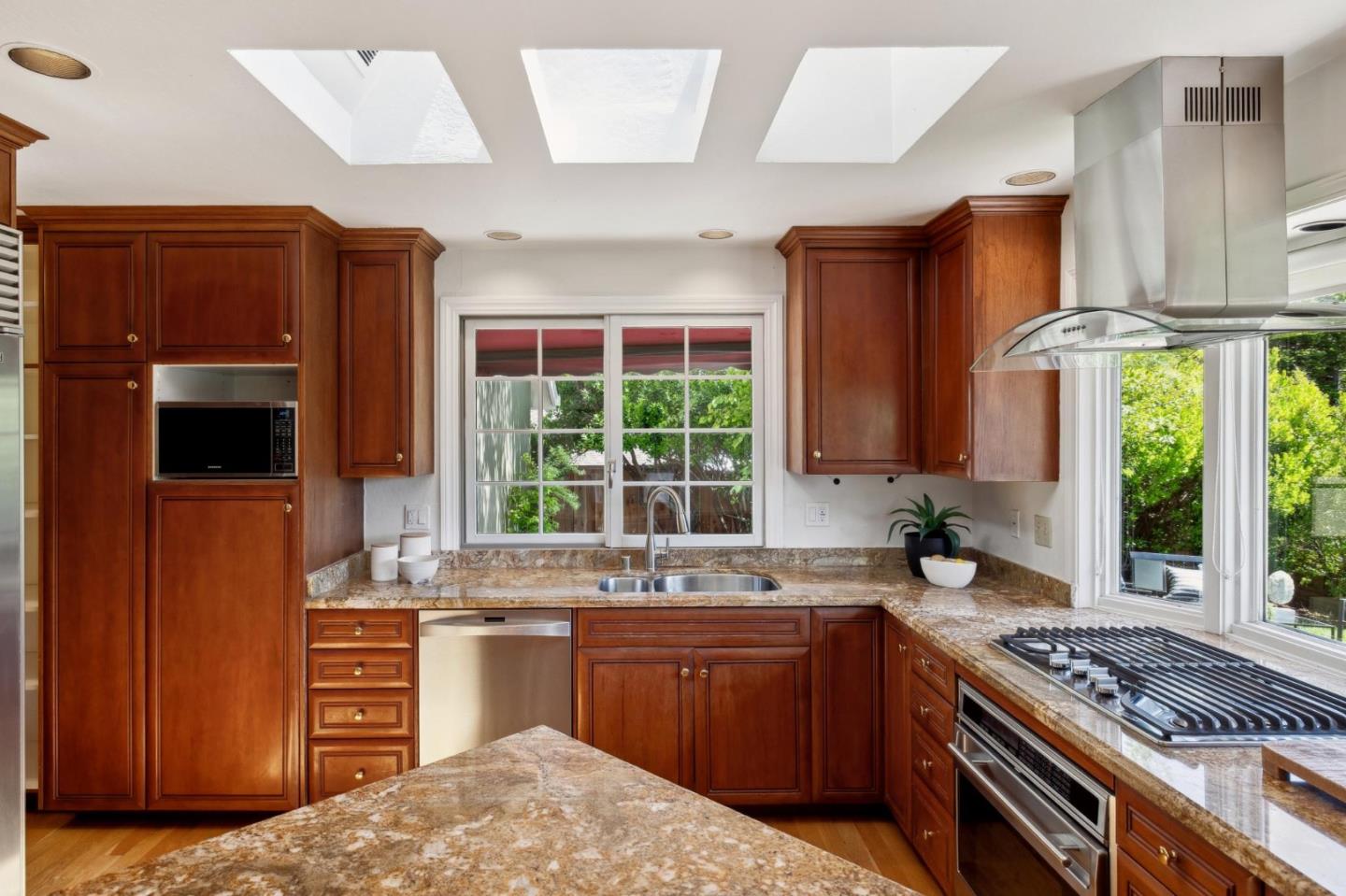 Detail Gallery Image 33 of 60 For 1412 Rainbow Dr, San Mateo,  CA 94402 - 3 Beds | 2/1 Baths