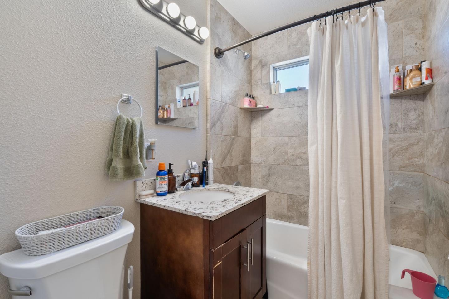Detail Gallery Image 5 of 15 For 70 Central Ave, Redwood City,  CA 94061 - – Beds | – Baths