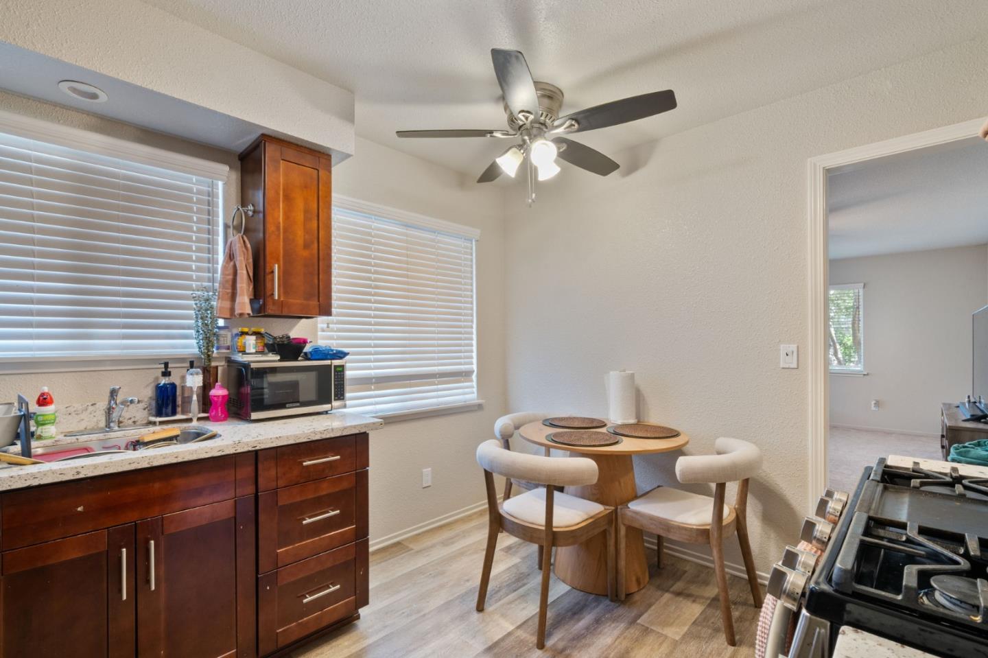 Detail Gallery Image 4 of 15 For 70 Central Ave, Redwood City,  CA 94061 - – Beds | – Baths
