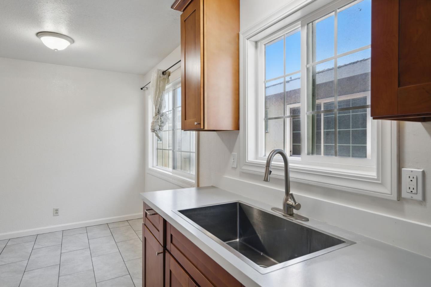 Detail Gallery Image 3 of 8 For 804 Farm Dr, San Jose,  CA 95136 - – Beds | – Baths