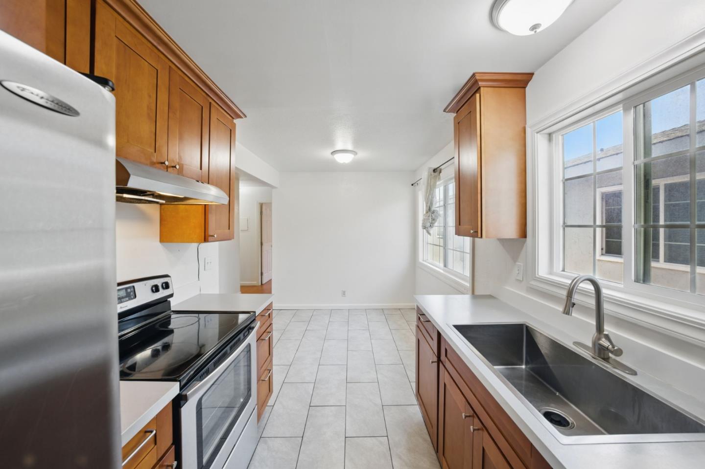 Detail Gallery Image 4 of 8 For 804 Farm Dr, San Jose,  CA 95136 - – Beds | – Baths