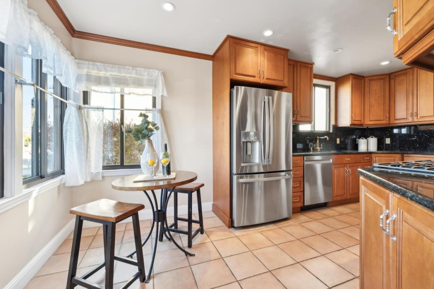 Detail Gallery Image 13 of 55 For 193 Willow Ave, Millbrae,  CA 94030 - 4 Beds | 3 Baths