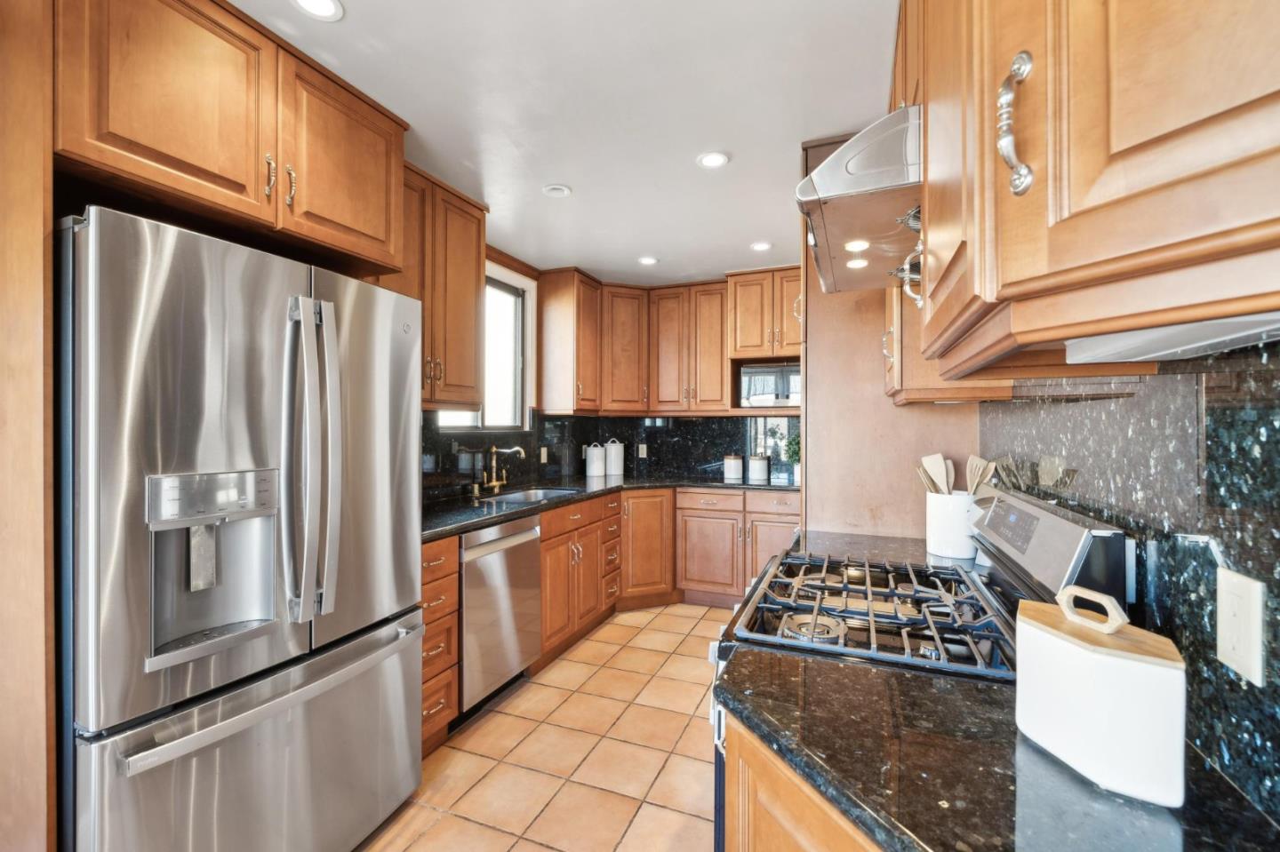 Detail Gallery Image 14 of 55 For 193 Willow Ave, Millbrae,  CA 94030 - 4 Beds | 3 Baths