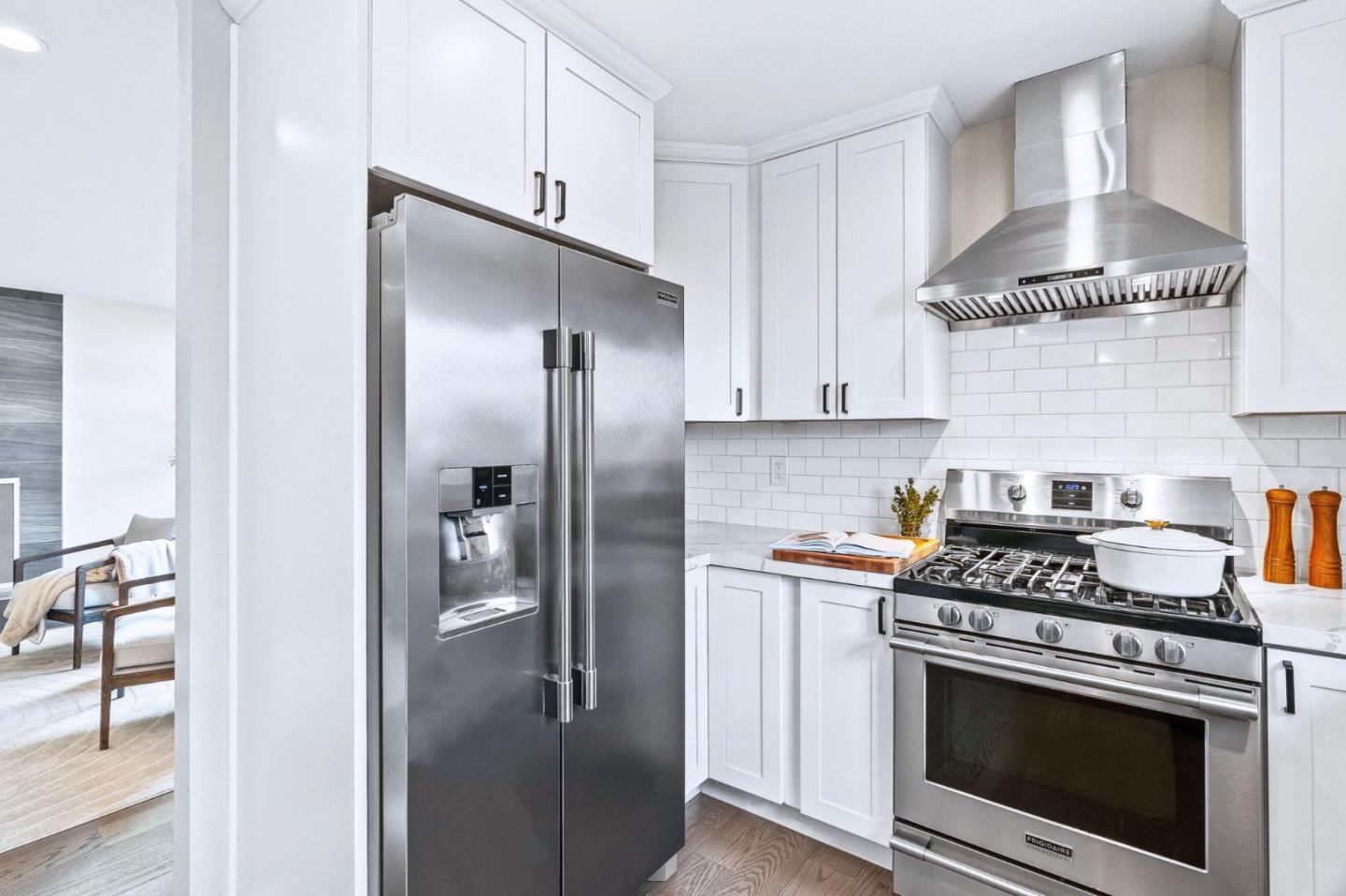 Detail Gallery Image 11 of 40 For 1430 De Solo Dr, Pacifica,  CA 94044 - 4 Beds | 2 Baths