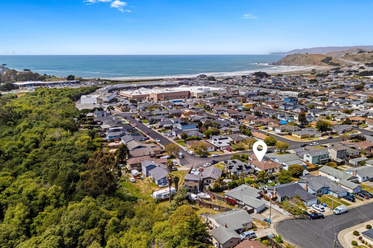 Detail Gallery Image 3 of 40 For 1430 De Solo Dr, Pacifica,  CA 94044 - 4 Beds | 2 Baths