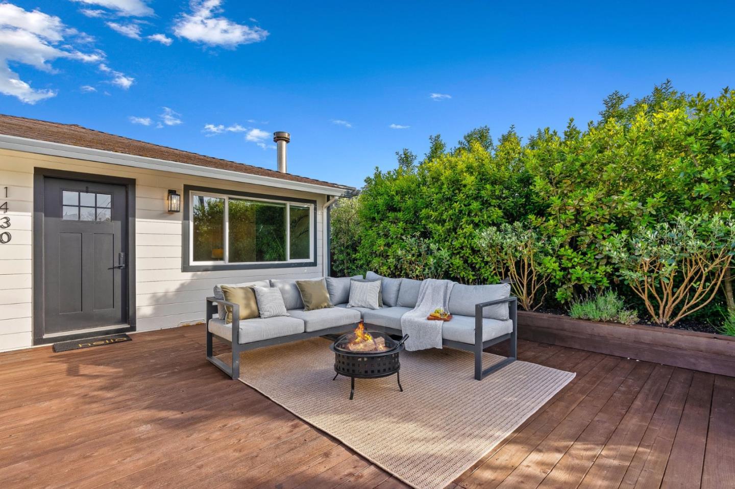 Detail Gallery Image 6 of 40 For 1430 De Solo Dr, Pacifica,  CA 94044 - 4 Beds | 2 Baths