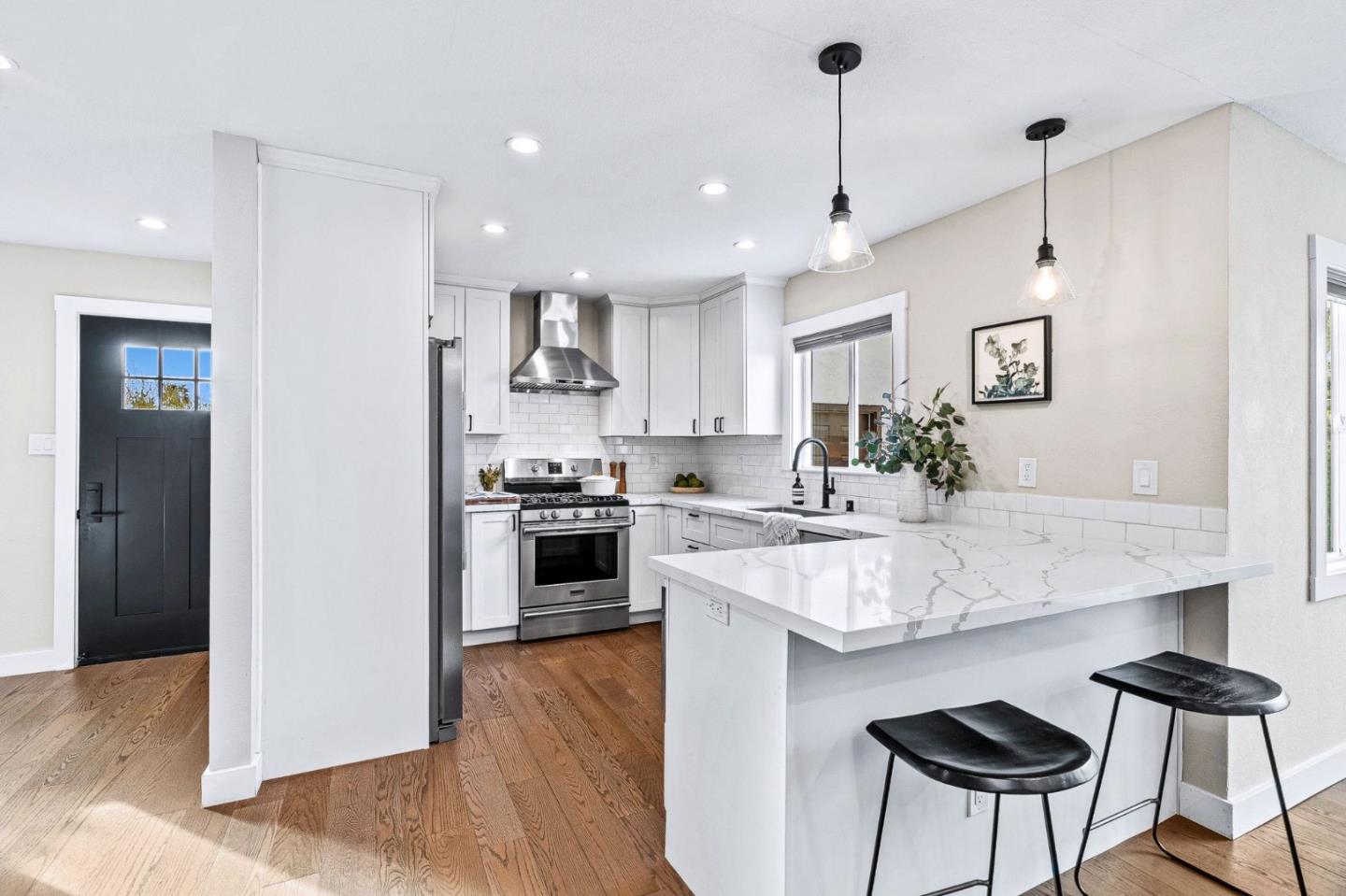 Detail Gallery Image 9 of 40 For 1430 De Solo Dr, Pacifica,  CA 94044 - 4 Beds | 2 Baths