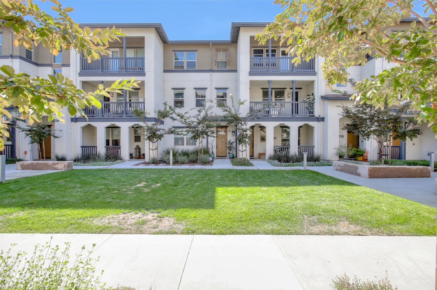 Detail Gallery Image 2 of 40 For 457 Diller St, Alameda,  CA 94501 - 3 Beds | 3/1 Baths