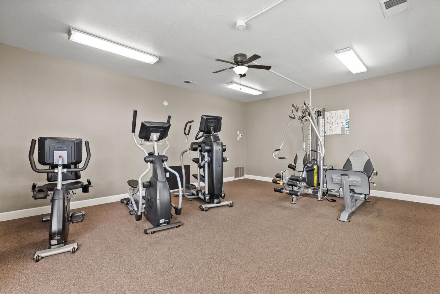 Detail Gallery Image 31 of 34 For 1795 Parkview Green Cir, San Jose,  CA 95131 - 2 Beds | 2 Baths