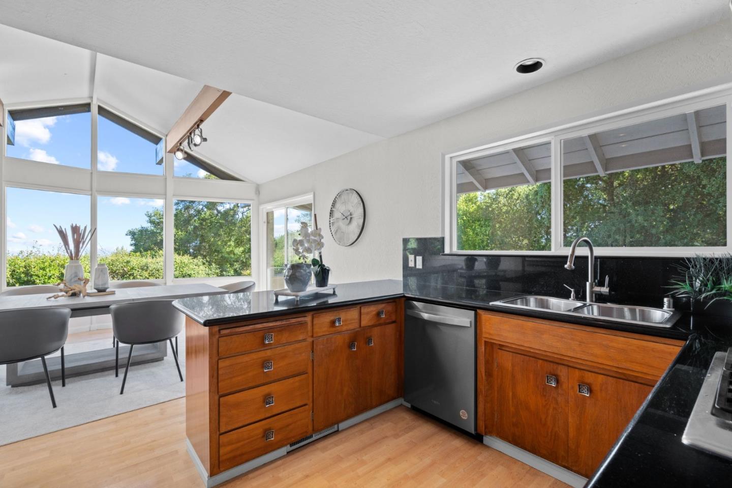 Detail Gallery Image 13 of 51 For 16451 Wood Acres Rd, Los Gatos,  CA 95030 - 4 Beds | 2 Baths