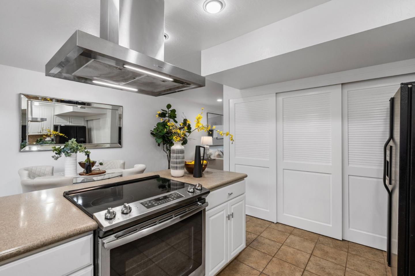 Detail Gallery Image 11 of 20 For 125 Connemara Way #106,  Sunnyvale,  CA 94087 - 2 Beds | 1/1 Baths