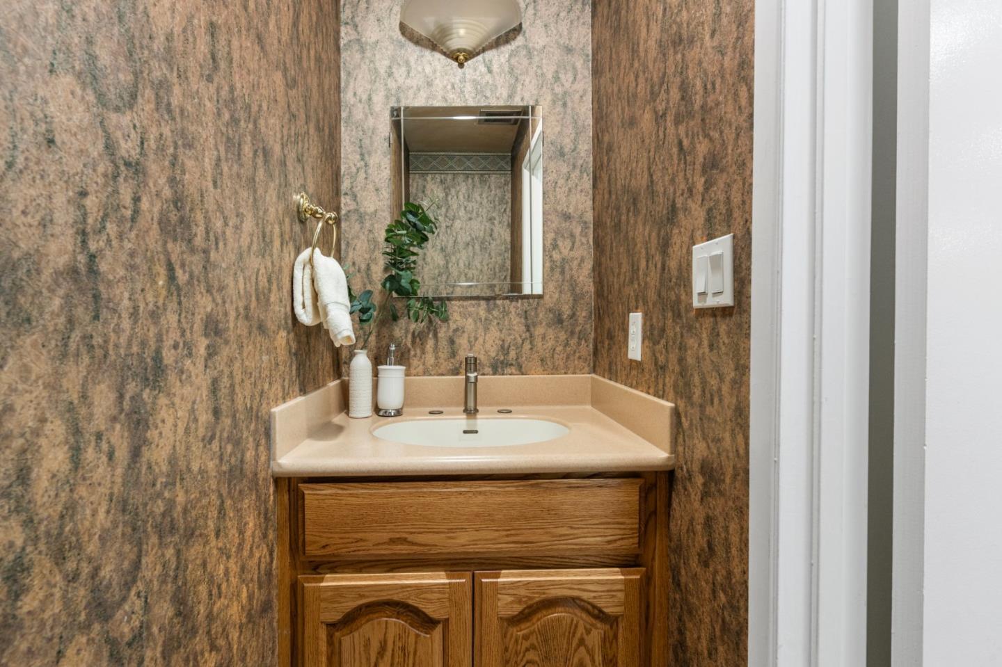 Detail Gallery Image 8 of 20 For 125 Connemara Way #106,  Sunnyvale,  CA 94087 - 2 Beds | 1/1 Baths