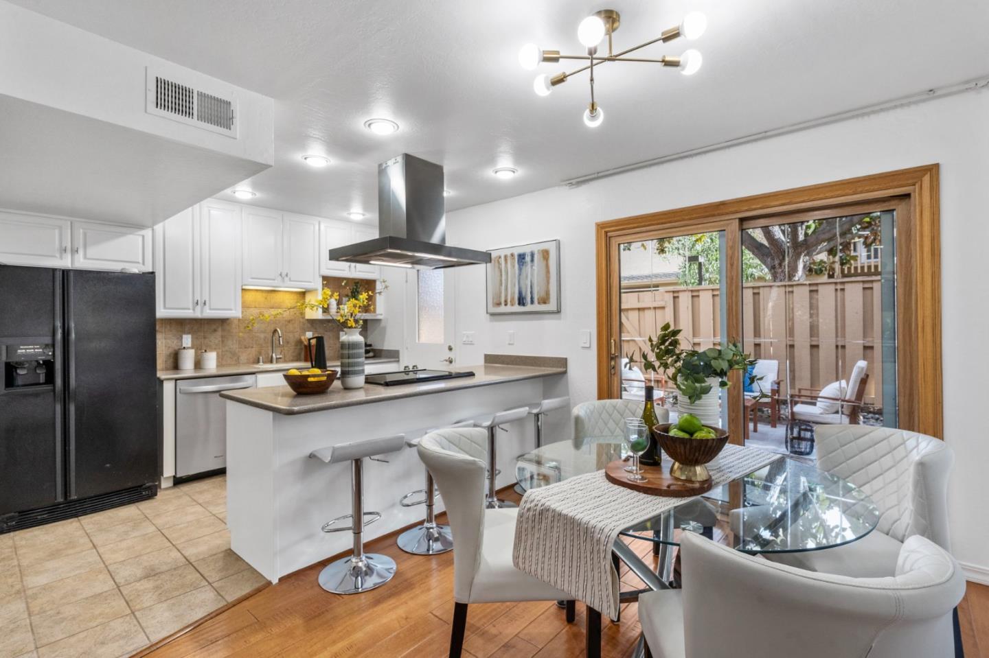 Detail Gallery Image 9 of 20 For 125 Connemara Way #106,  Sunnyvale,  CA 94087 - 2 Beds | 1/1 Baths