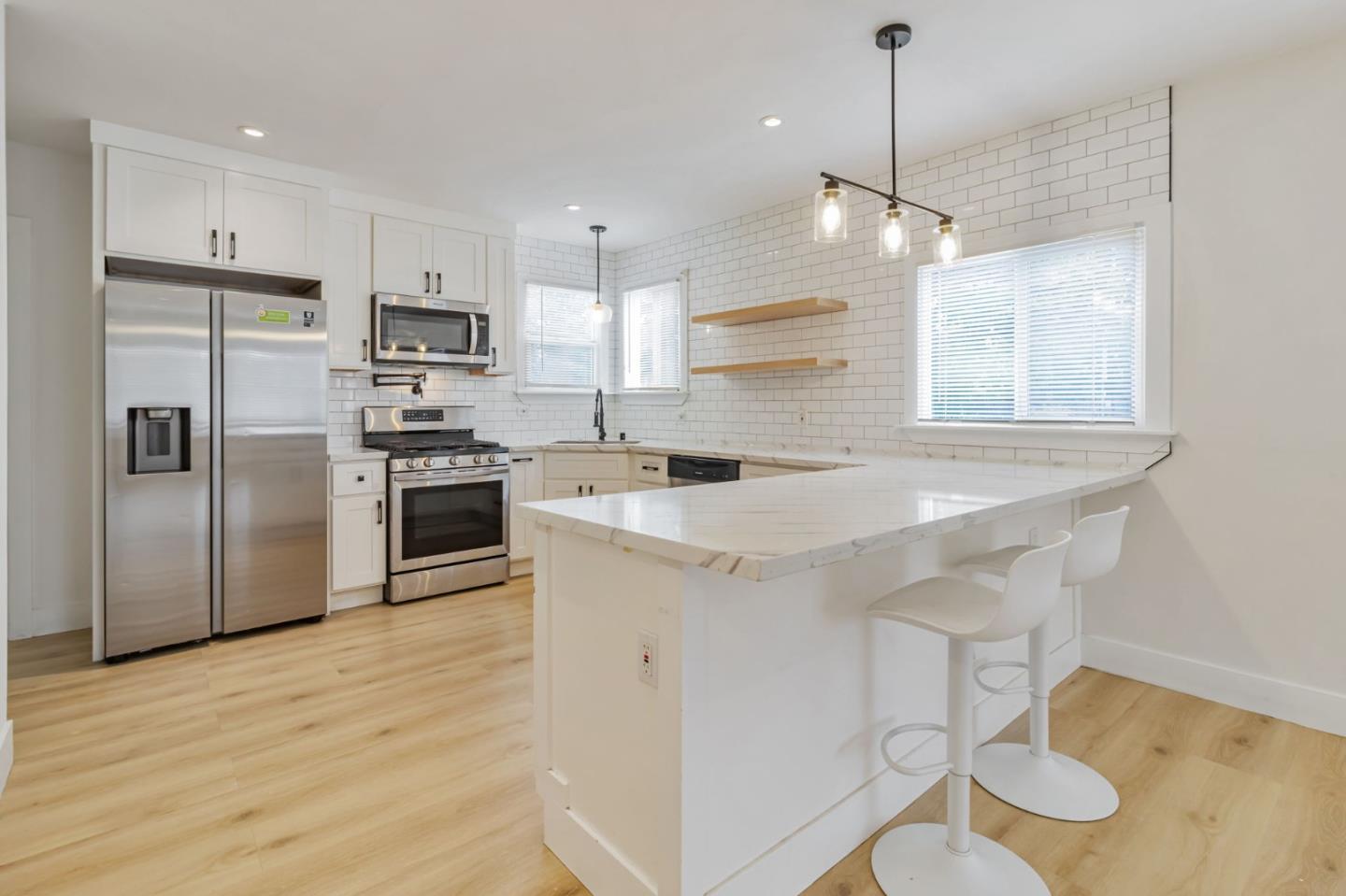 Detail Gallery Image 10 of 20 For 2075 83rd Ave, Oakland,  CA 94621 - 3 Beds | 2 Baths