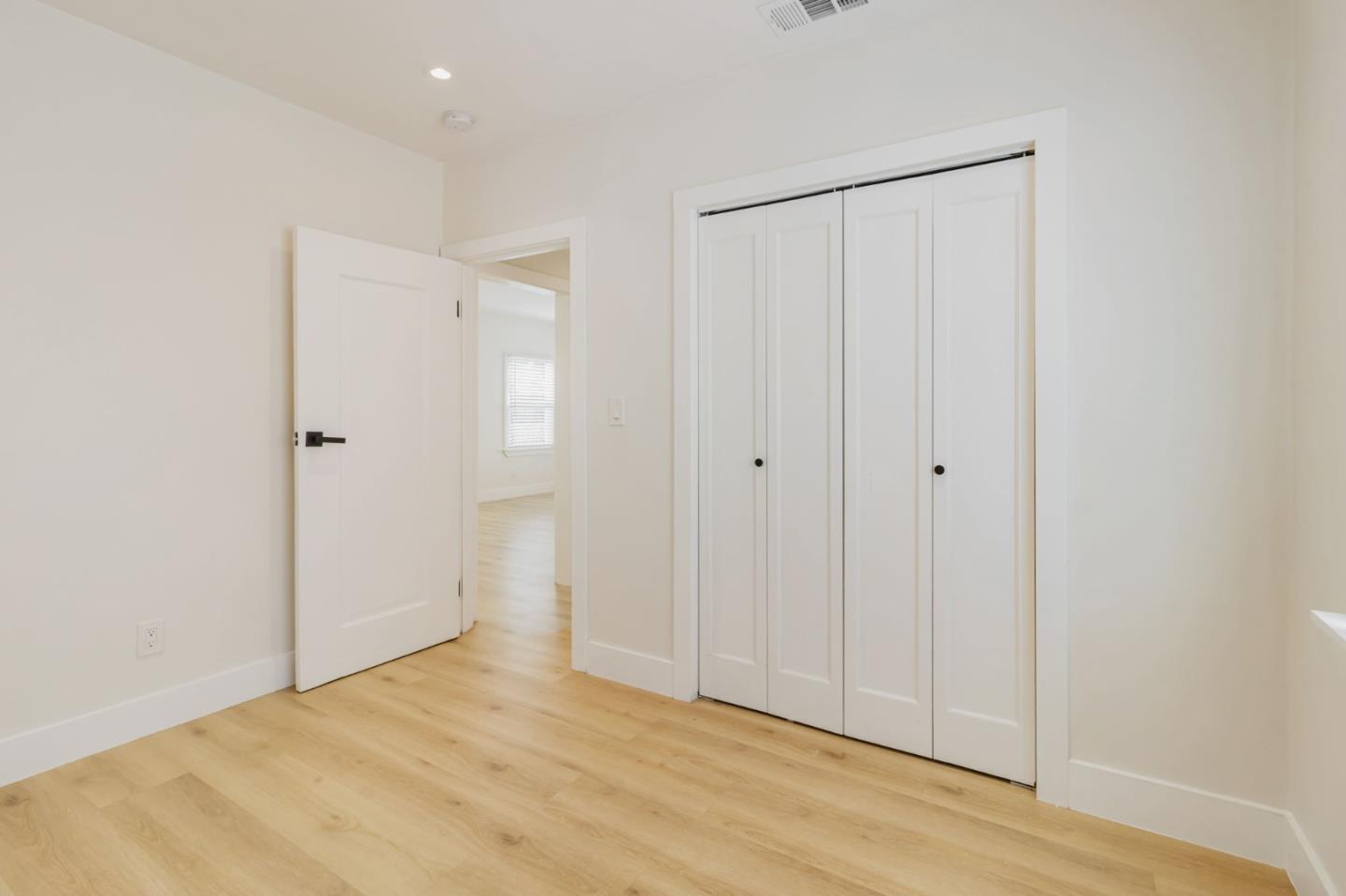 Detail Gallery Image 12 of 20 For 2075 83rd Ave, Oakland,  CA 94621 - 3 Beds | 2 Baths