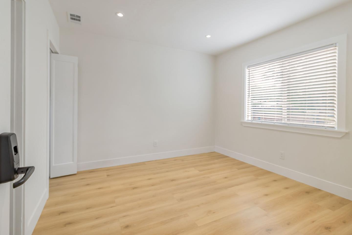 Detail Gallery Image 15 of 20 For 2075 83rd Ave, Oakland,  CA 94621 - 3 Beds | 2 Baths
