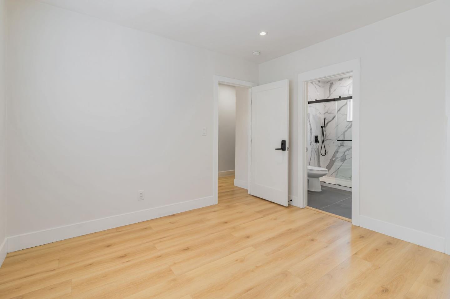 Detail Gallery Image 16 of 20 For 2075 83rd Ave, Oakland,  CA 94621 - 3 Beds | 2 Baths